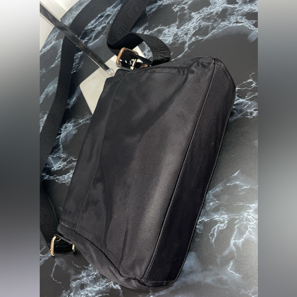 CALVIN KLEIN Handbag Black Nylon Crossbody Calvin Klein Print on Strap AUTHENTIC - Picture 12 of 16
